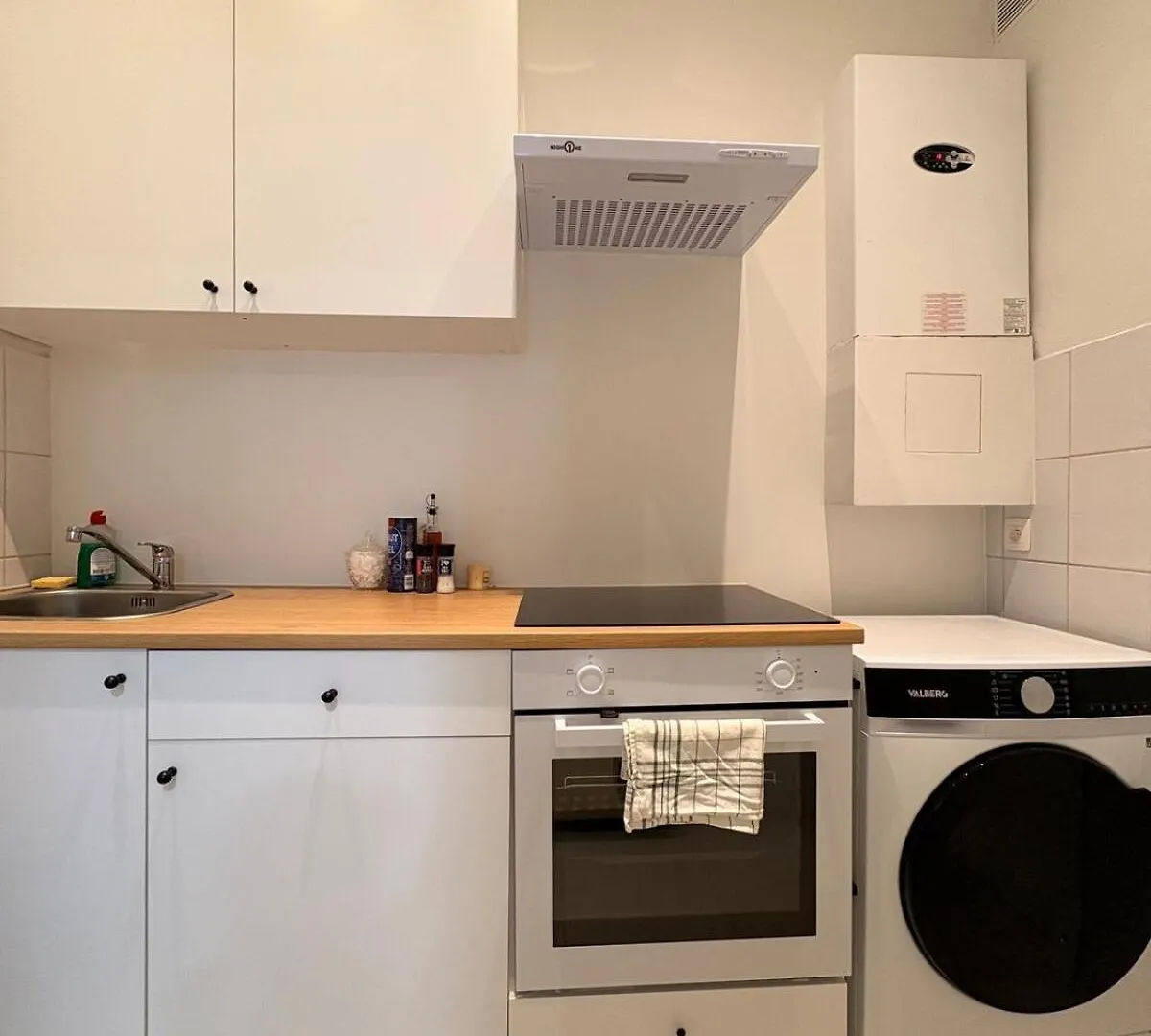 Апартаменты Comfortable Studio 10 Min From Midi Station And 15 Min From Brussels Center