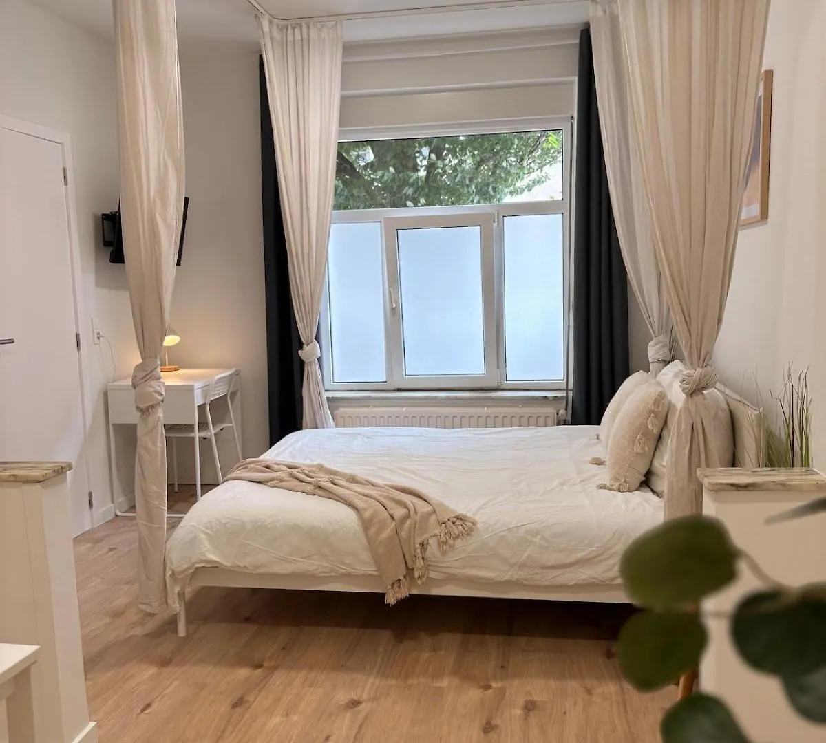 Апартаменты Comfortable Studio 10 Min From Midi Station And 15 Min From Brussels Center Бельгия